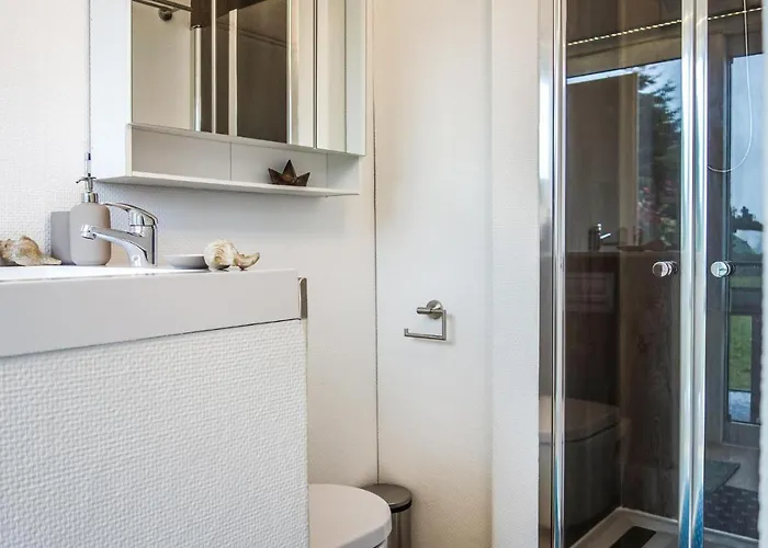 1 Bedroom Beautiful In Σπίτι διακοπών *